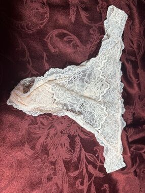 Victoria's Secret Lace Thong Panty - Light Peach XL